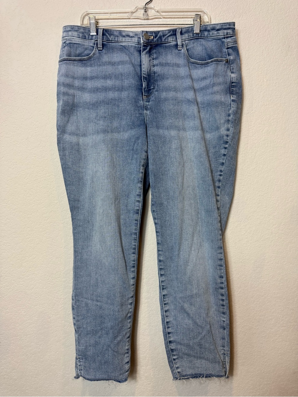 Talbots Classic Light Wash Women’s Blue Jeans Raw Hem Casual Coastal size 14